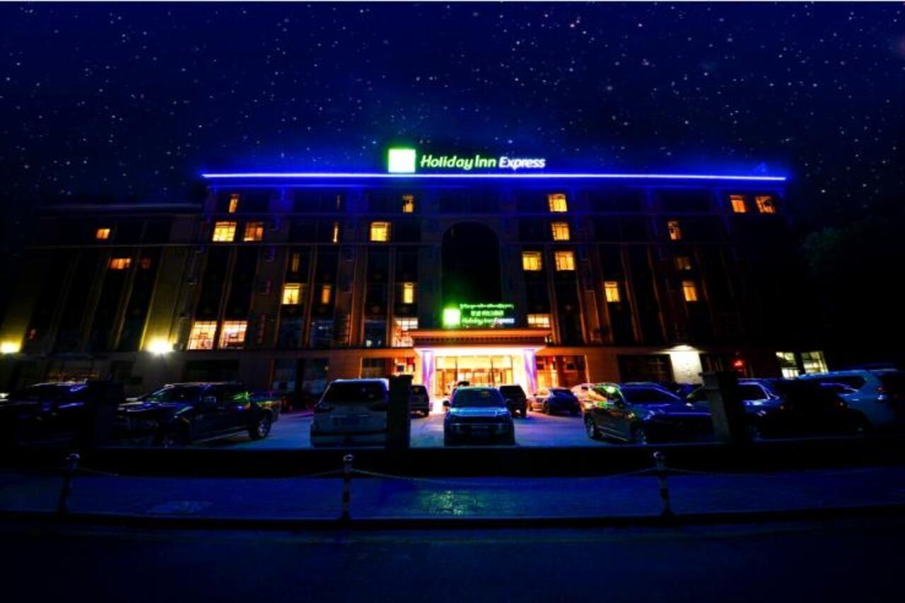 Holiday Inn Express Lhasa Potala Palace, An Ihg Hotel Exteriör bild